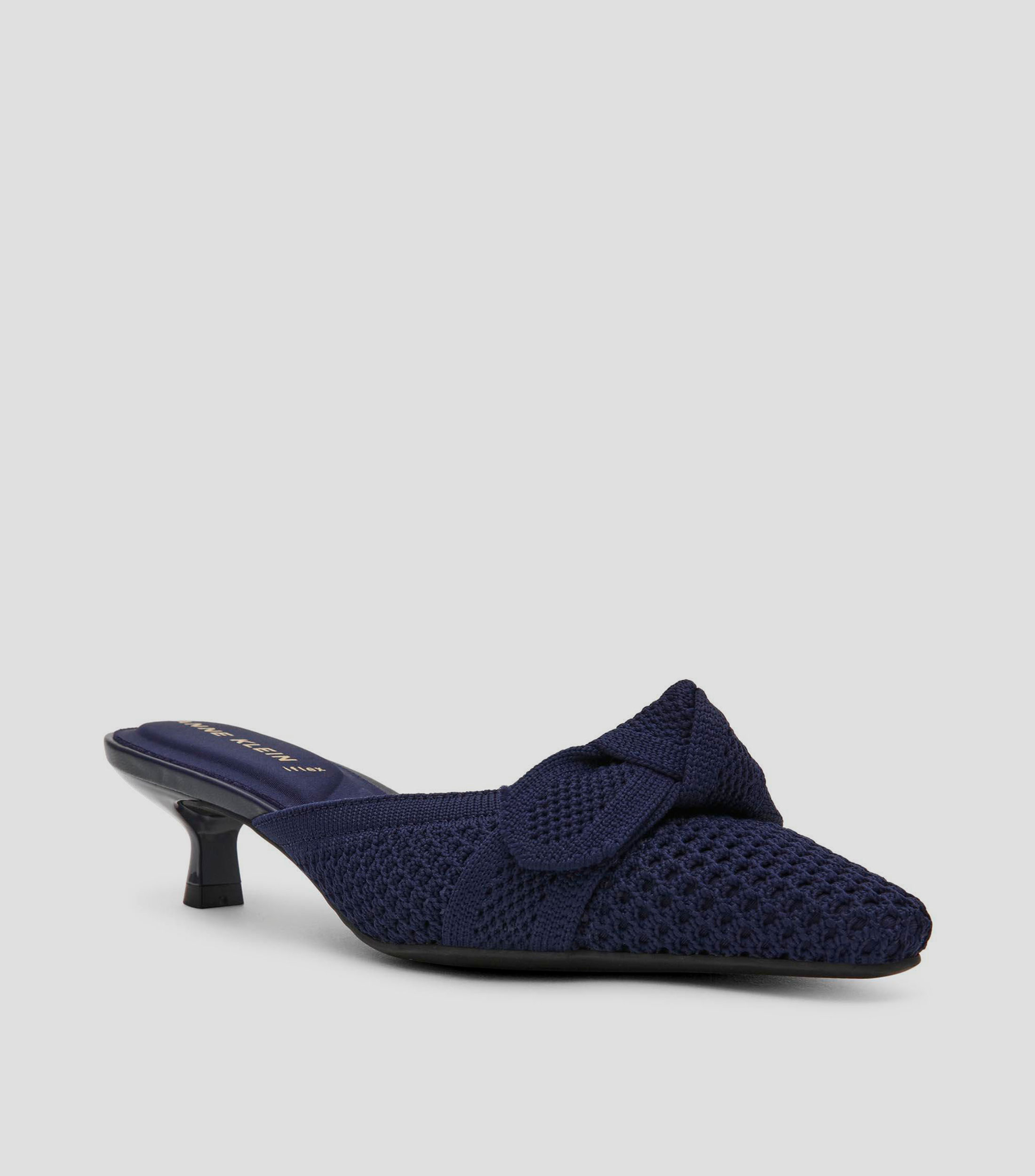 Zapatillas con tacón bajo de aguja Mujer